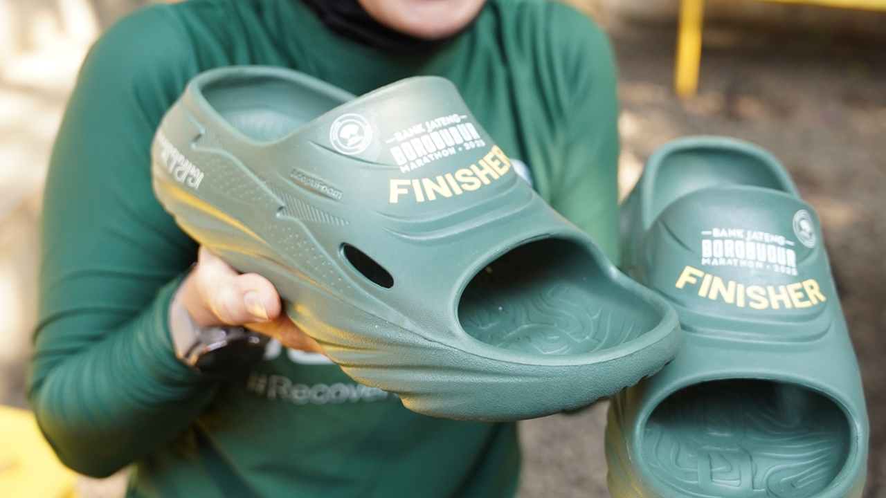 Porto X Launch Finisher Recovery Sandals Limited Edition di Borobudur Marathon 2025